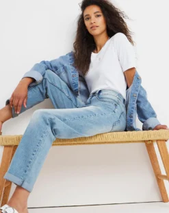 24/7 Light Stonewash Boyfriend Jeans Made With Organic Cotton| Light Stonewash