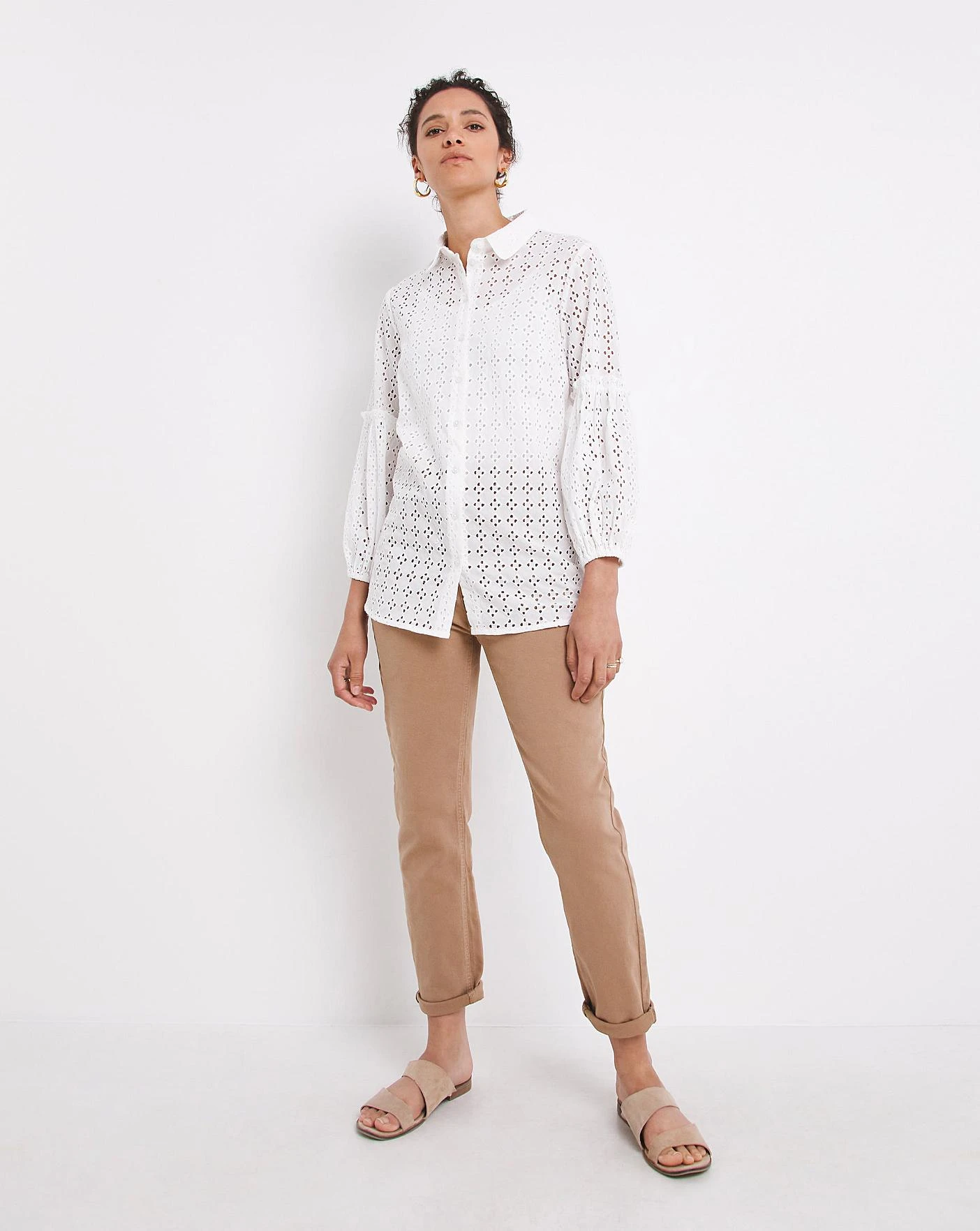 White Long Volume Sleeve Broderie Shirt| White 4 White Long Volume Sleeve Broderie Shirt| White - Image 4