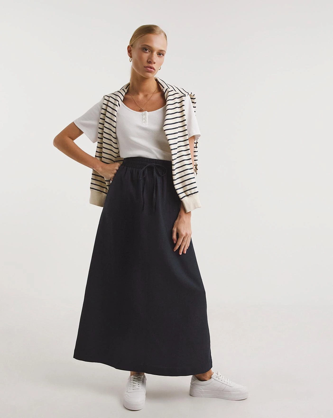 Navy Linen Mix Maxi Skirt| Navy 1 Navy Linen Mix Maxi Skirt| Navy