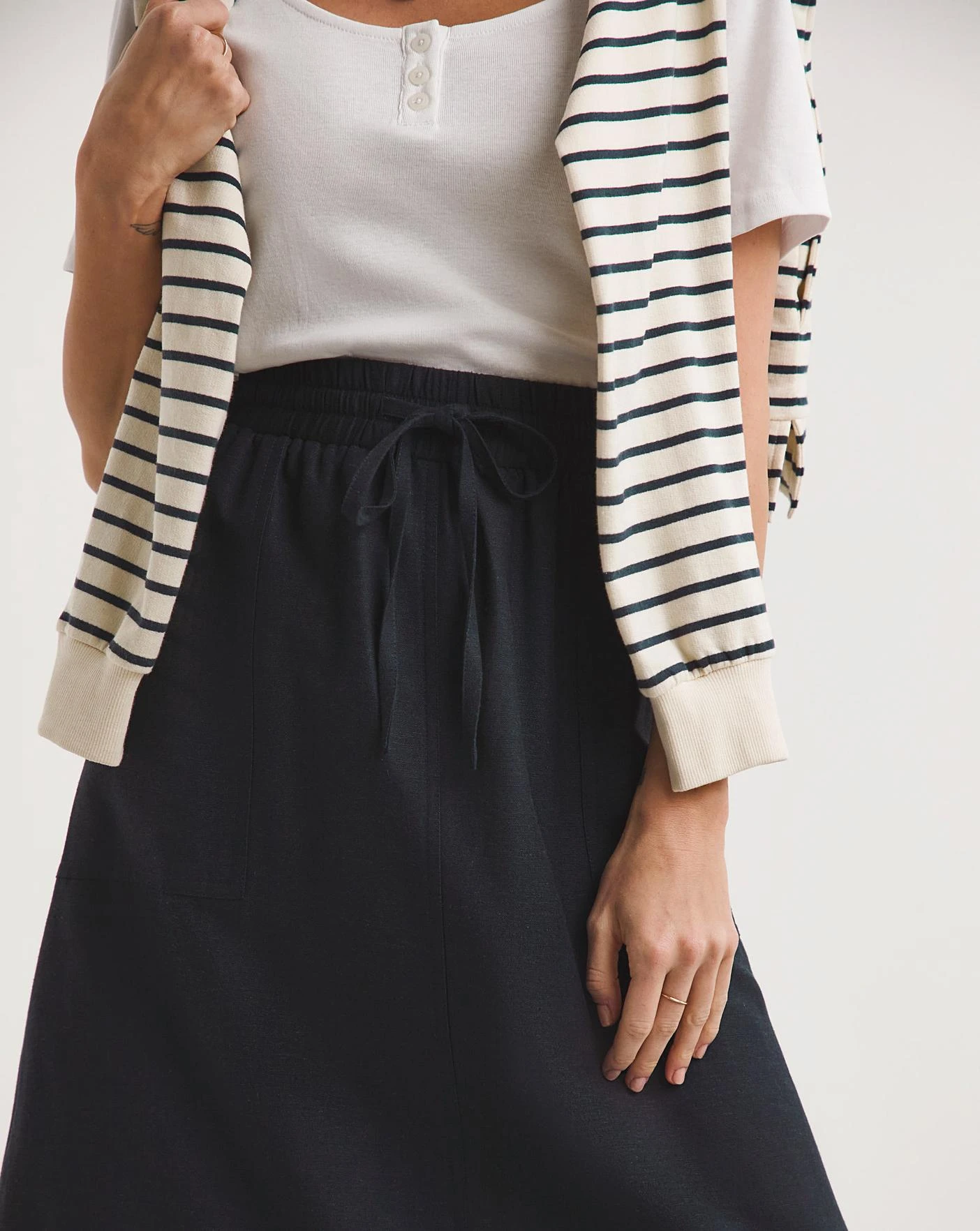 Navy Linen Mix Maxi Skirt| Navy 3 Navy Linen Mix Maxi Skirt| Navy - Image 3