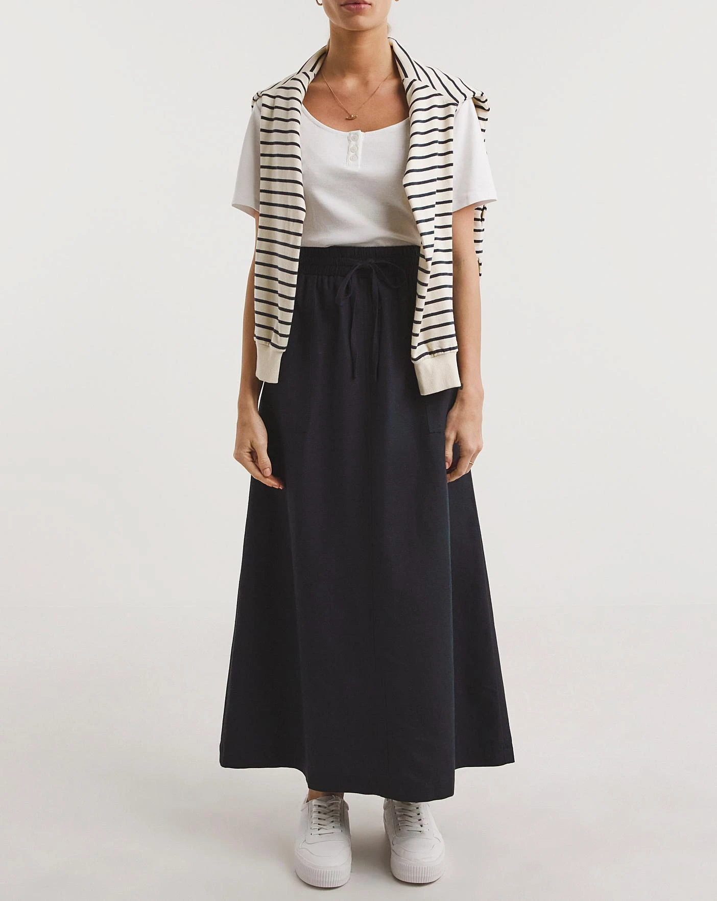 Navy Linen Mix Maxi Skirt| Navy 2 Navy Linen Mix Maxi Skirt| Navy - Image 2