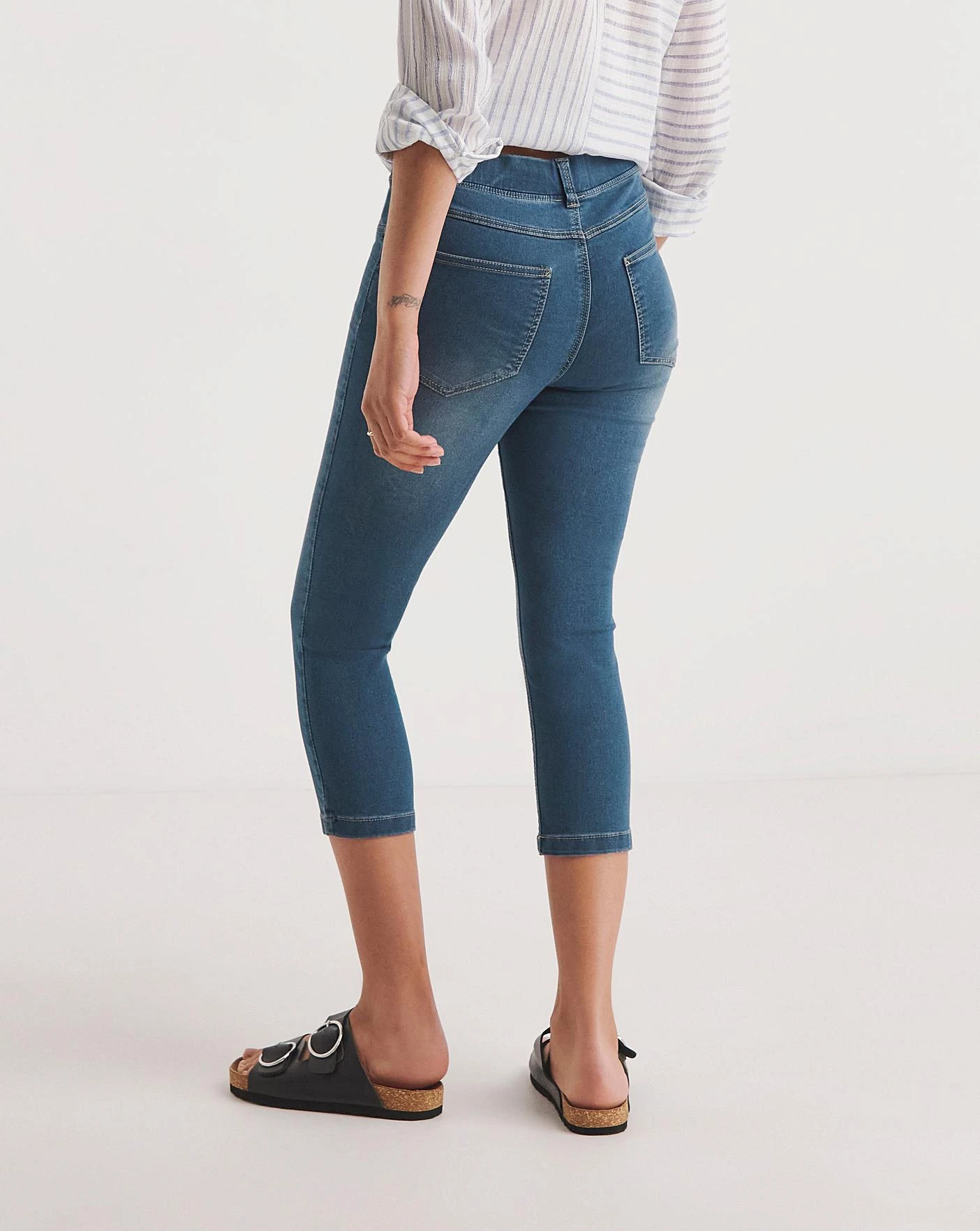 Amber Mid Blue Pull On Crop Jeggings| Mid Blue 2 Amber Mid Blue Pull On Crop Jeggings| Mid Blue - Image 2